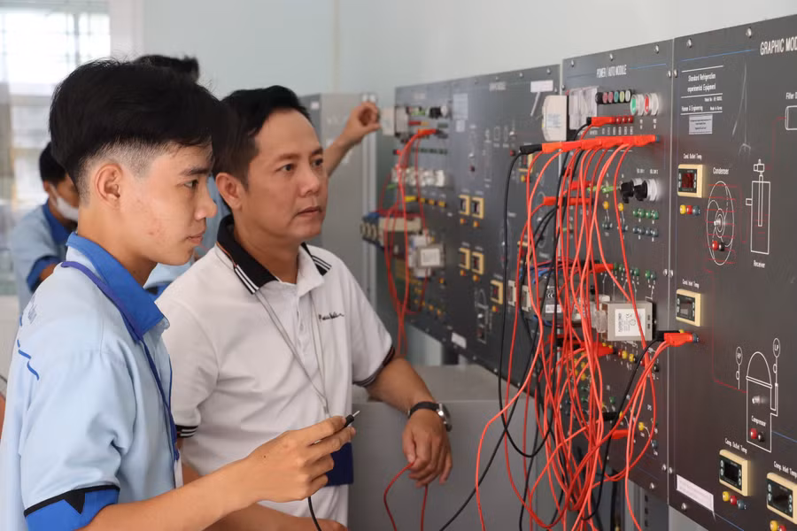 Một tiết học ngành Điện tử tại Trường Cao đẳng Cà Mau. phat-trien-gdnn-trong-thoi-dai-so-1.jpg