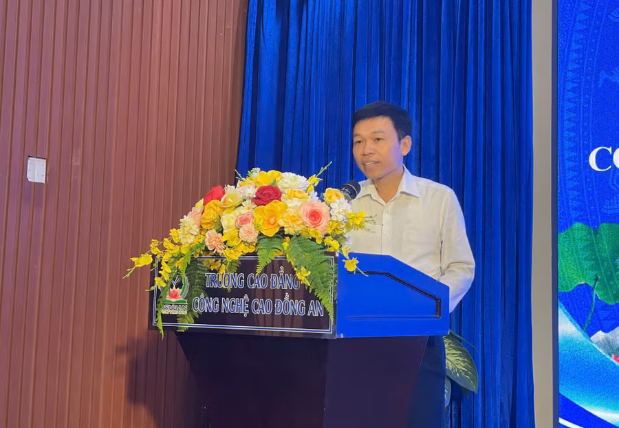 TS Vũ Đình Bảy, Hiệu trưởng Trường Cao đẳng Công nghệ cao Đồng An phát biểu tại hội thảo. Ảnh: Hà An. 2aoboqszlgur9a8fpcsblool0wiwnnmbexs1gagi.jpg