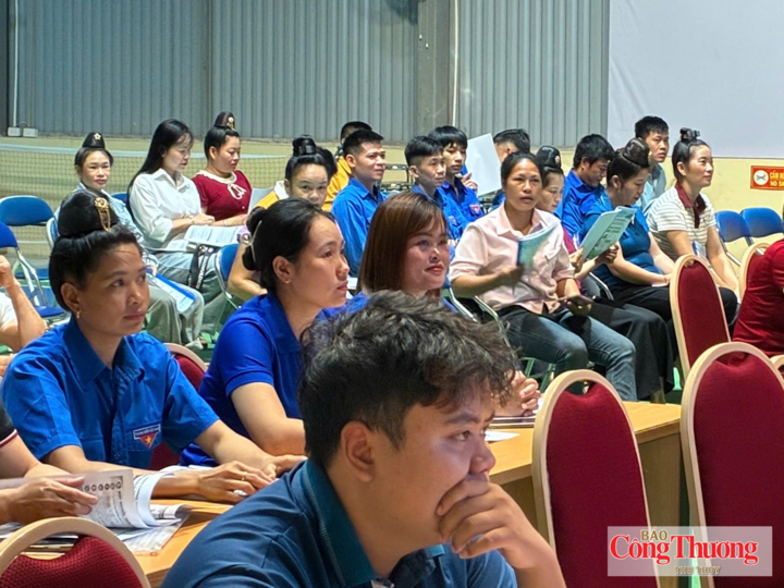 Chương trình tuyên truyền tiết kiệm năng lượng ở tỉnh Điện Biên đã đưa thông điệp sử dụng điện hợp lý đến cán bộ, giáo viên và học sinh.