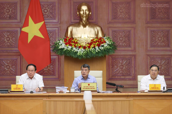 Thủ tướng yêu cầu rà soát, xác định những nhóm chính sách đưa vào các dự án luật và những nhóm chính sách đưa vào văn bản hướng dẫn; lưu ý phải thực sự cắt giảm, đơn giản hóa các thủ tục hành chính, điều kiện kinh doanh - Ảnh: chinhphu.vn/Nhật Bắc