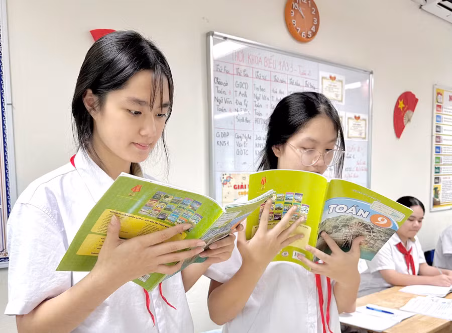 Sách giáo khoa được nhìn nhận như một mặt hàng thiết yếu, quan trọng và đặc thù.