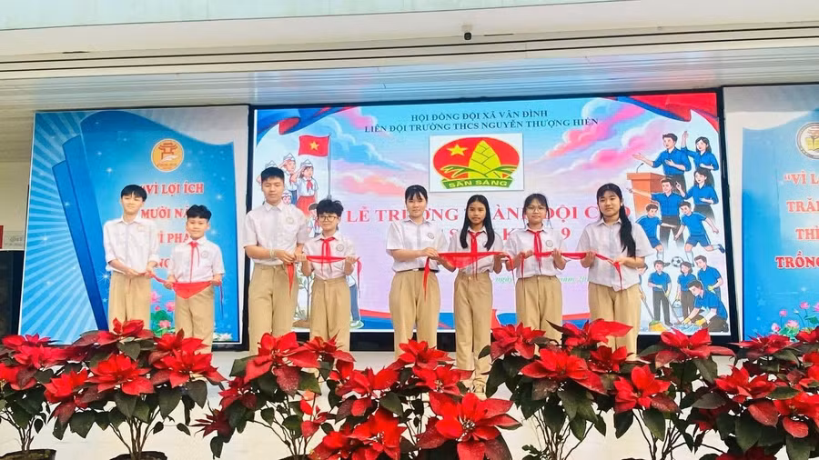 Học sinh Trường THCS Nguyễn Thượng Hiền - xã Vân Đình, Hà Nội. ng-thuong-hien.jpg