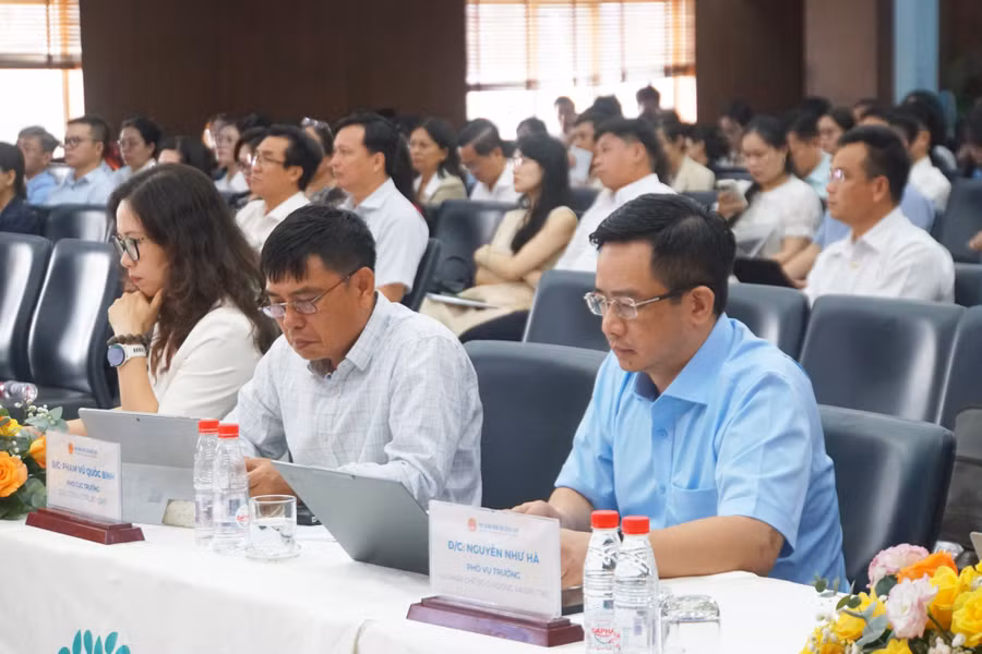 Hội thảo với sự tham gia của đại diện các vụ, cục thuộc Bộ GD&ĐT, các sở GD&ĐT, cơ sở giáo dục đại học và giáo dục nghề nghiệp. Ảnh: M.Tùng.