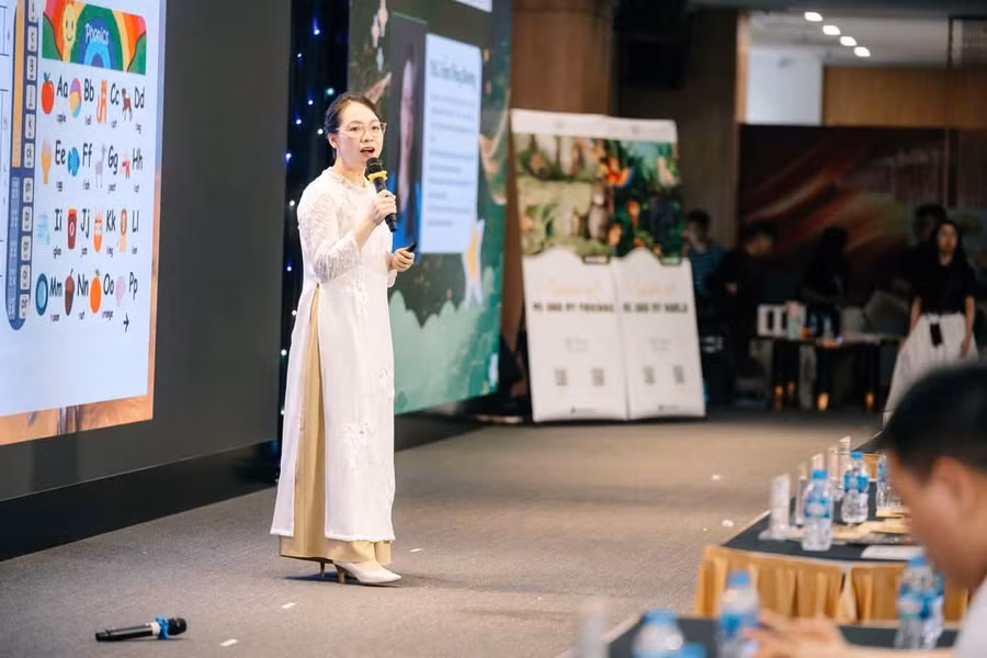 Chuyên gia giáo dục ThS. Trần Thùy Dương chia sẻ chuyên đề bồi dưỡng tiếng Anh cho giáo viên mầm non. 1790747036131-5029678123003568947-5029678123003568947-593784bbf2369e554d9575fdd73cc143.jpg