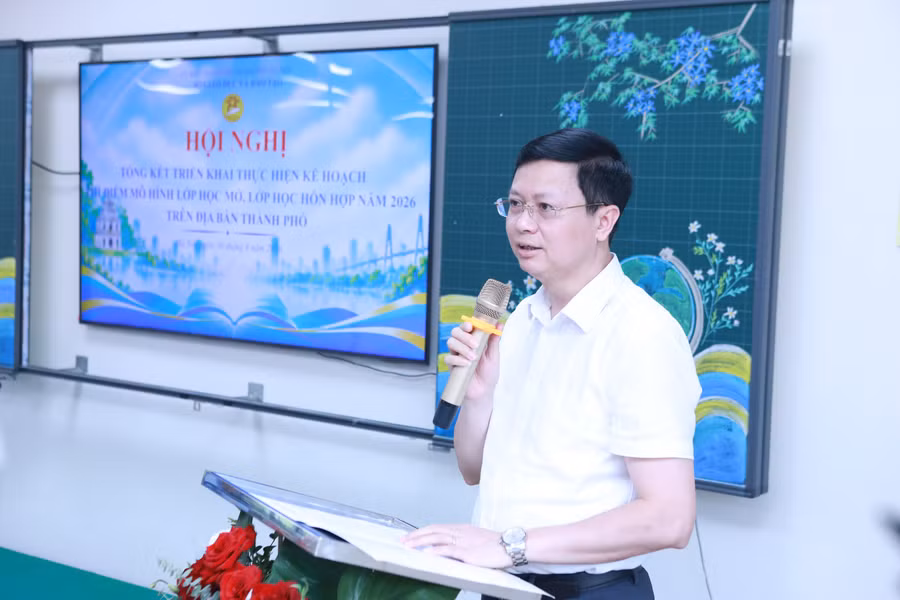 Giám đốc Sở GD&ĐT Hà Nội Nguyễn Văn Hiền nêu bật ý nghĩa của việc thí điểm mô hình lớp học mở, lớp học hỗn hợp. kl-4.jpg