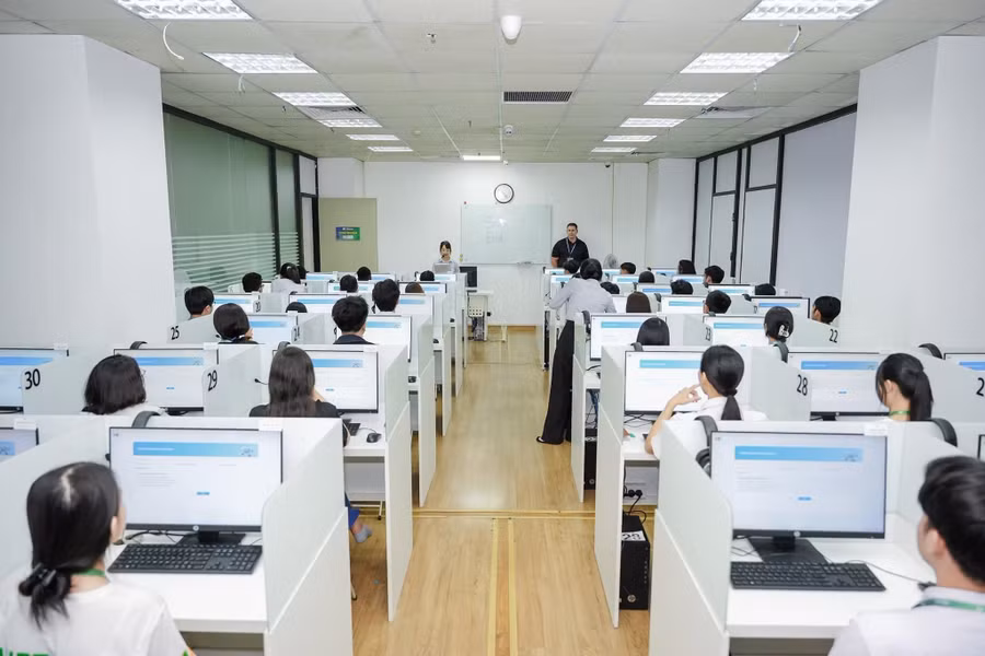 Thí sinh làm bài thi tại phòng thi Cuộc thi Vô địch Kỹ năng số IC3 quốc tế 2026. (Ảnh: IIG Việt Nam)