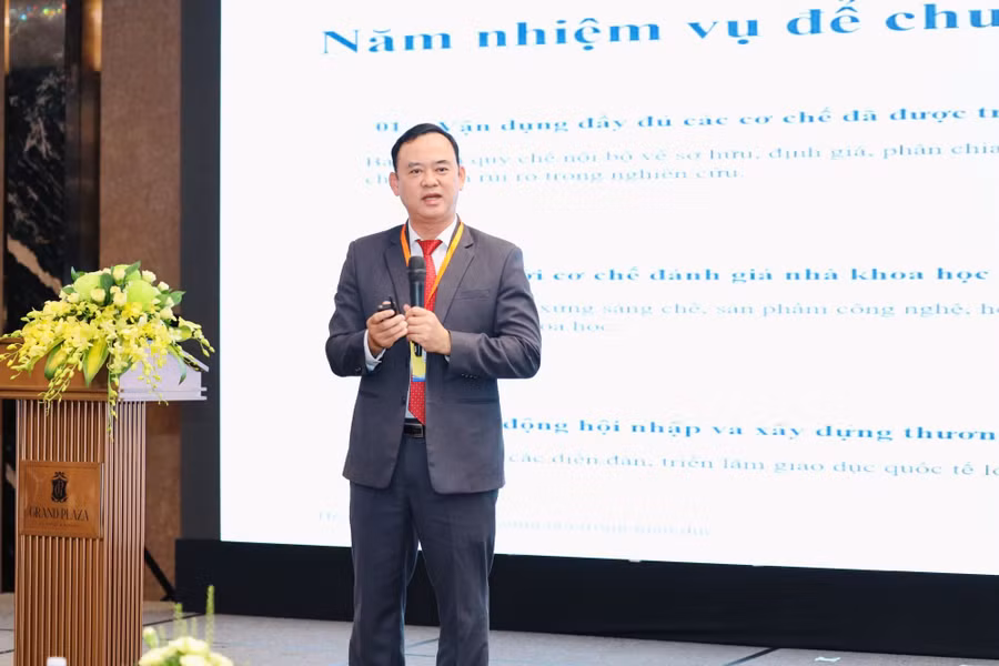 ong-tran-nam-tu.jpg
