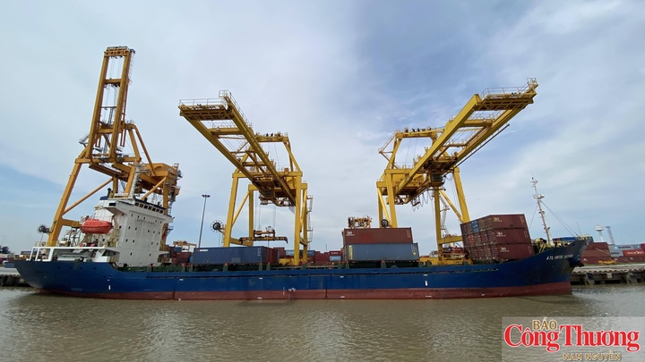 Hội nghị Trung ương 4 đặt yêu cầu tăng sức chống chịu nền kinh tế, trong đó xuất nhập khẩu tiếp tục là động lực quan trọng cho tăng trưởng cuối năm.