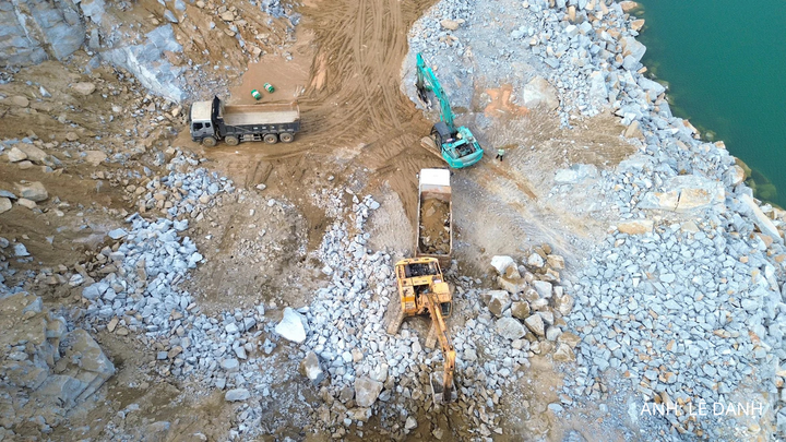 Tỉnh Quảng Ngãi hiện có nhiều mỏ đá, cát còn trữ lượng nhưng hết công suất khai thác