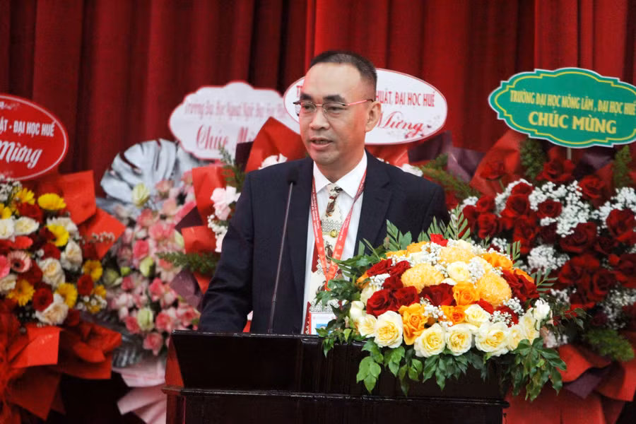 PGS.TS Nguyễn Quang Lịch – Hiệu trưởng Trường Kỹ thuật và Công nghệ - Đại học Huế phát biểu nhận nhiệm vụ. 2.jpg