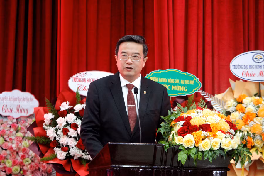 GS.TS Nguyễn Vũ Quốc Huy – Quyền Giám đốc Đại học Huế phát biểu chỉ đạo, định hướng phát triển nhà trường. 1.jpg