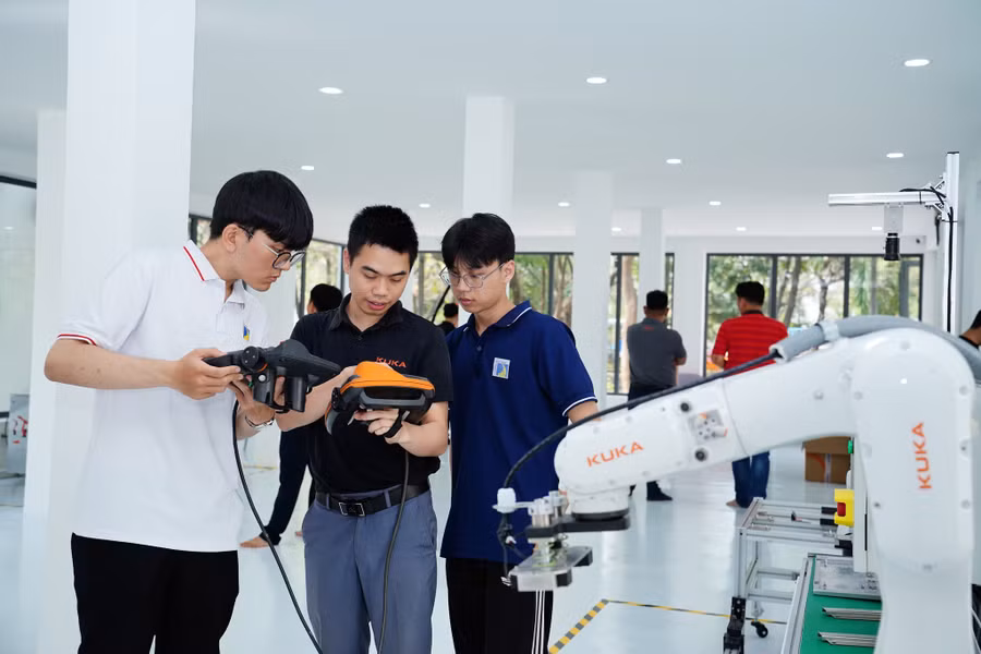 anh-3-bai-5-dh-da-nang-gdtd.jpg