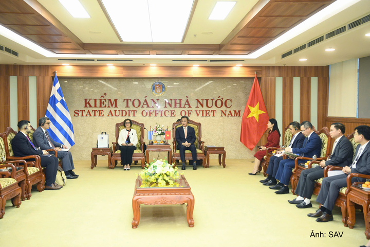Quang cảnh buổi làm việc.