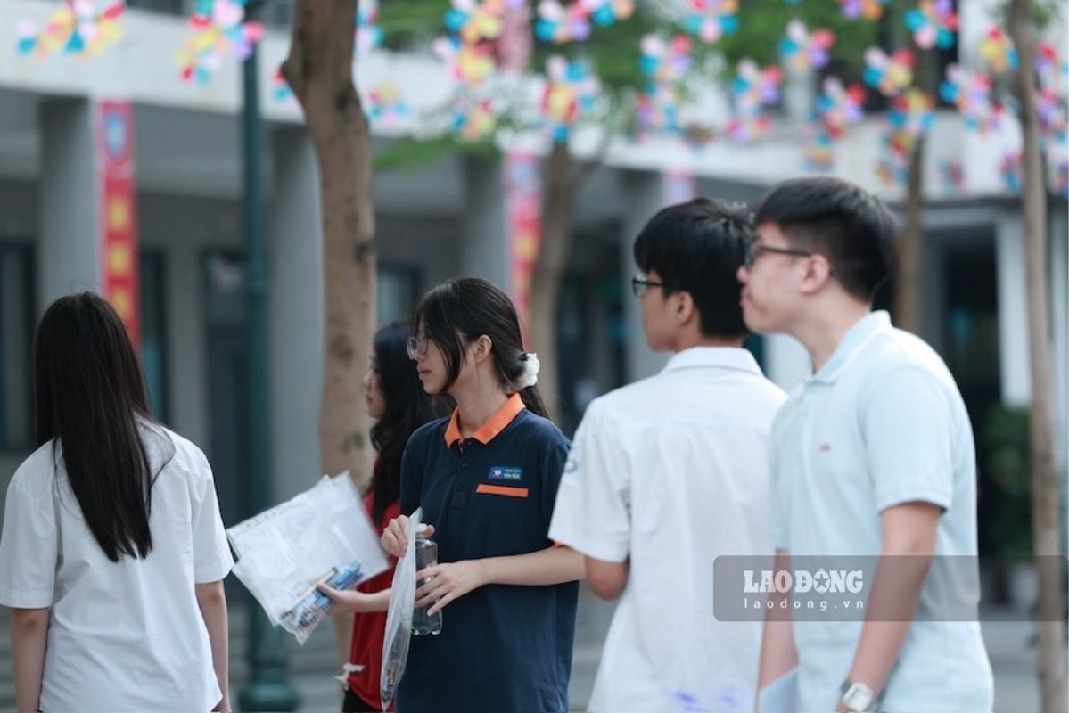Bộ GDĐT đề xuất chỉ thi tuyển lớp 10 với 2 môn Toán và Ngữ văn. Ảnh: Hải Nguyễn